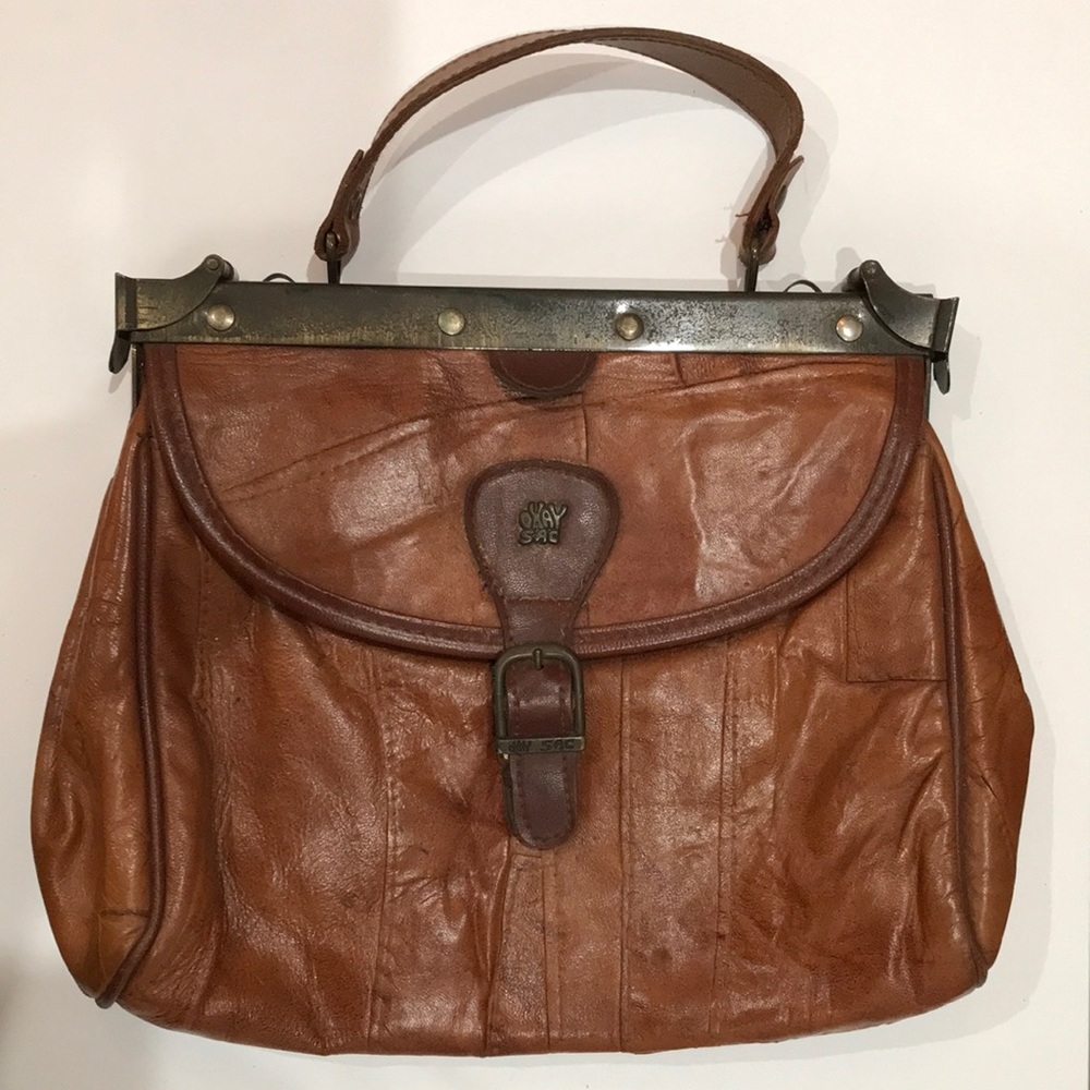 Vintage leather bag handmade in Spain. Super cute!